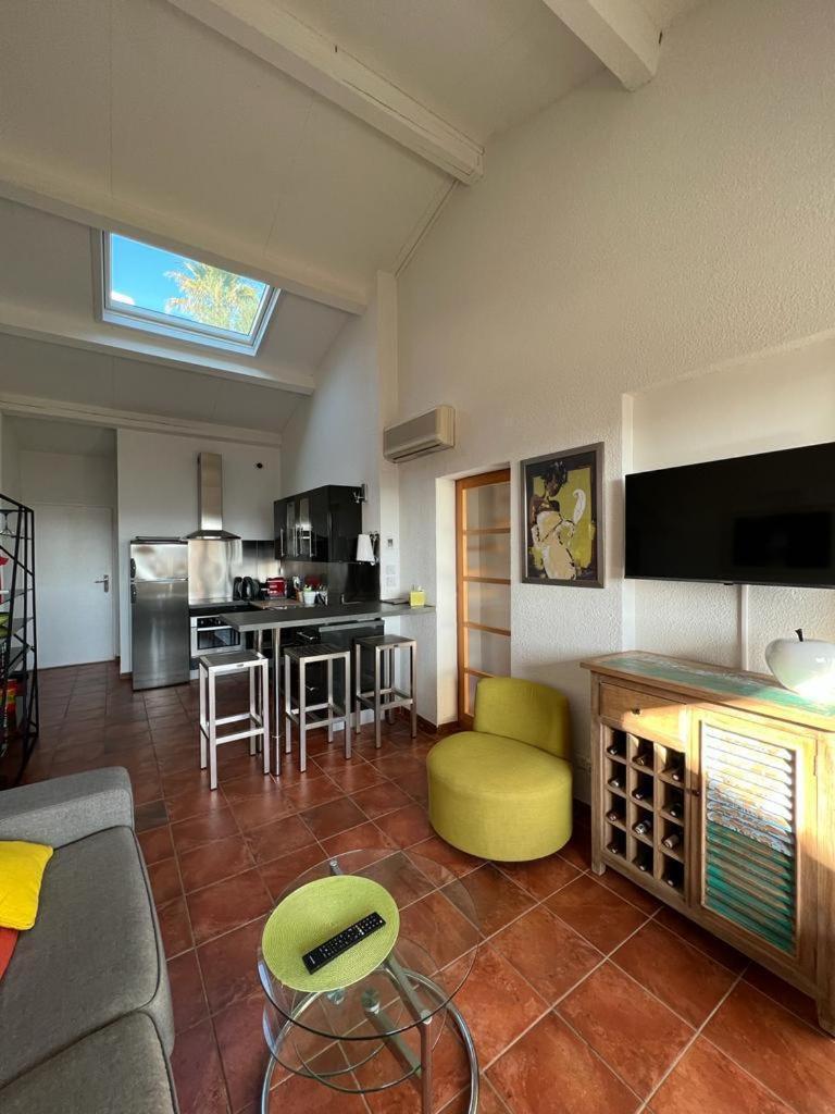 Appartement Vue Sur Mer, Piscine, Garage Prive Борм-ле-Мимоза Екстериор снимка